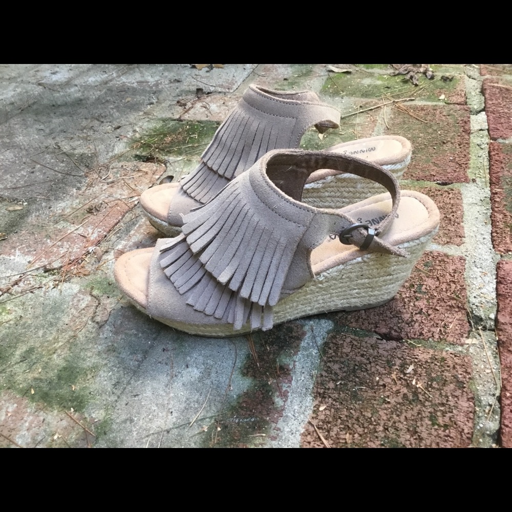 Minnetonka Ashland espradilles beige leather tassel booties sz 8